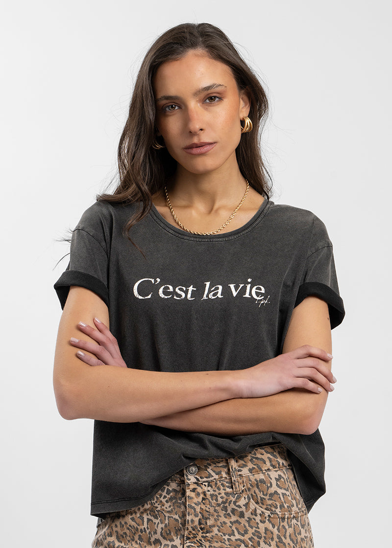 POLERA CEST LA VIE grafito