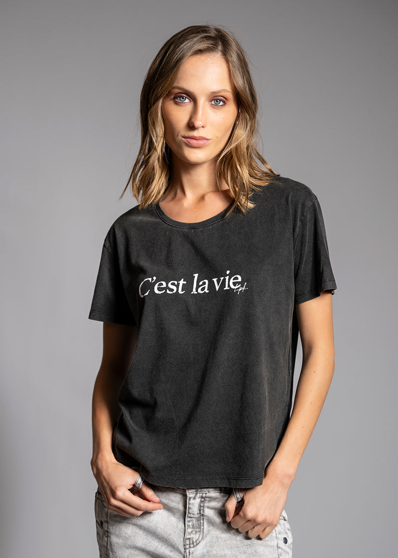 POLERA CEST LA VIE grafito